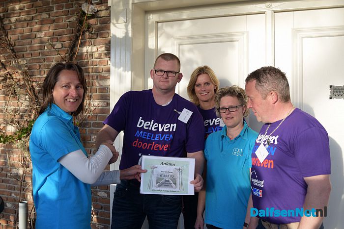 Uitreiking cheque tijdens eerste Teamavond SamenLoop voor Hoop - Foto: Johan Bokma