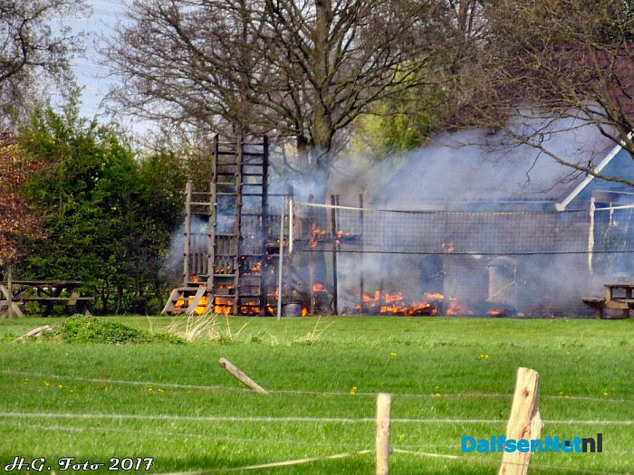 Brand bij vakantieboerderij aan de Slagweg. - Foto: H.G. Foto