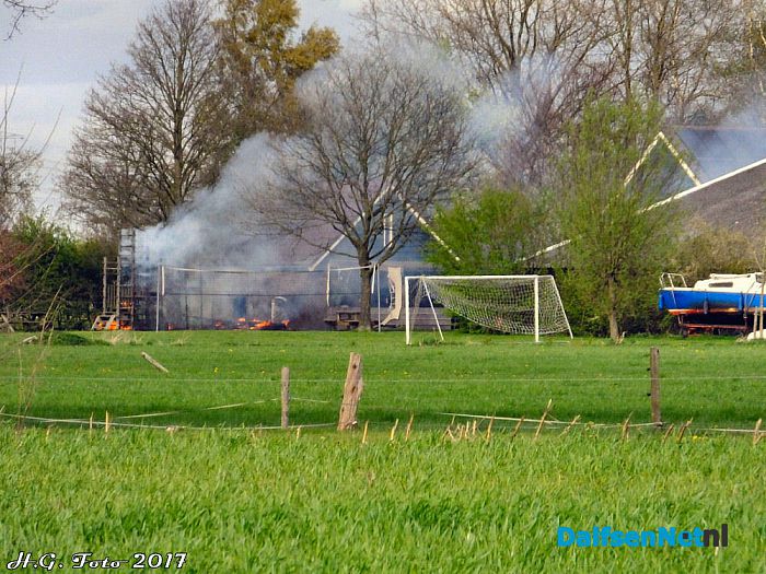 Brand bij vakantieboerderij aan de Slagweg. - Foto: H.G. Foto