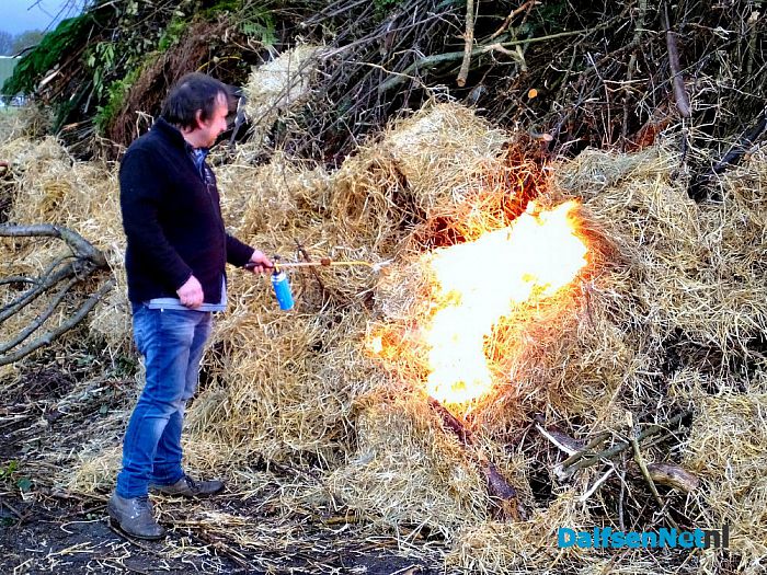 Paasvuur Oudleusen ook in de brand. - Foto: H.G. Foto