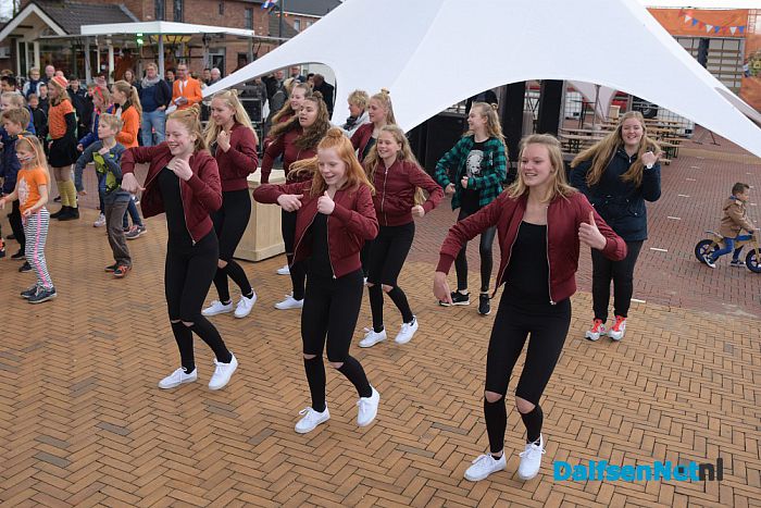 Een plein waar wordt ontmoet, gepraat, gekust en gedronken - Foto: Johan Bokma