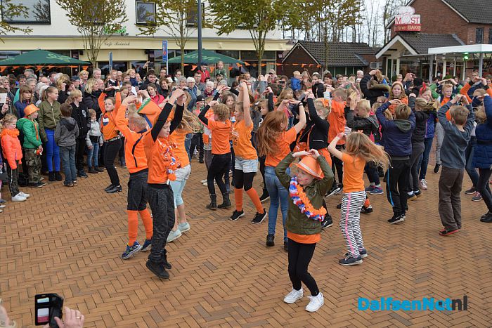 Een plein waar wordt ontmoet, gepraat, gekust en gedronken - Foto: Johan Bokma