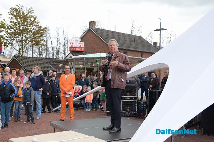 Een plein waar wordt ontmoet, gepraat, gekust en gedronken - Foto: Johan Bokma