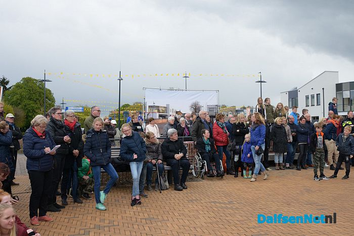 Een plein waar wordt ontmoet, gepraat, gekust en gedronken - Foto: Johan Bokma