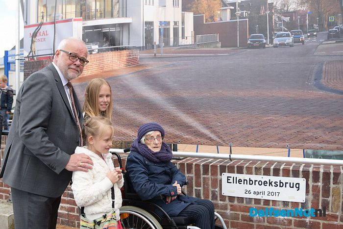 Een plein waar wordt ontmoet, gepraat, gekust en gedronken - Foto: Johan Bokma