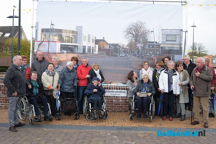 Een plein waar wordt ontmoet, gepraat, gekust en gedronken - Foto: Johan Bokma