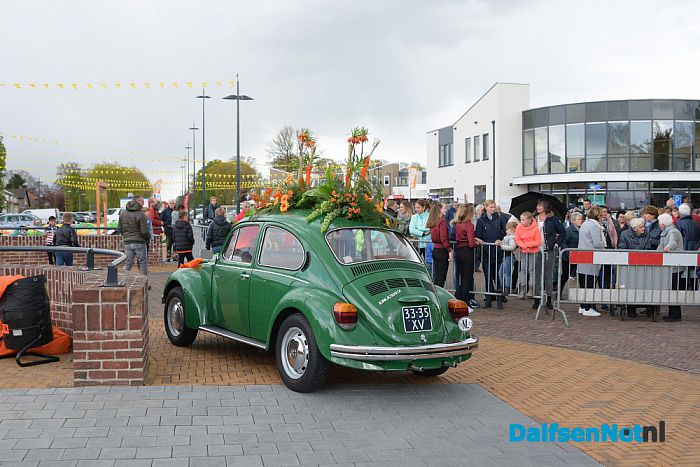 Een plein waar wordt ontmoet, gepraat, gekust en gedronken - Foto: Johan Bokma