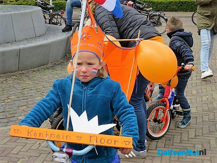 Oranjefeest in Hoonhorst loopt heel voorspoedig - Foto: Wim