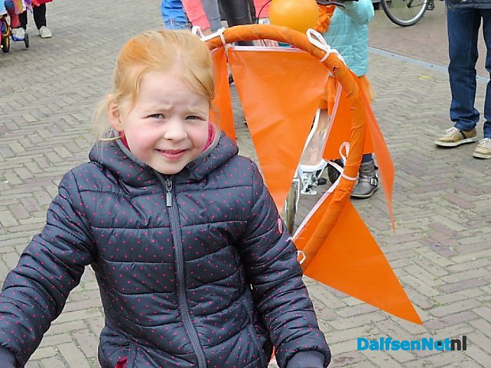 Oranjefeest in Hoonhorst loopt heel voorspoedig - Foto: Wim