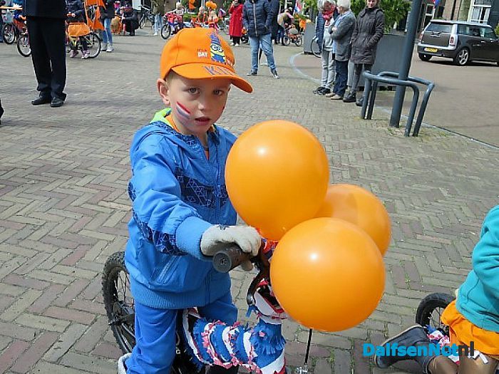 Oranjefeest in Hoonhorst loopt heel voorspoedig - Foto: Wim