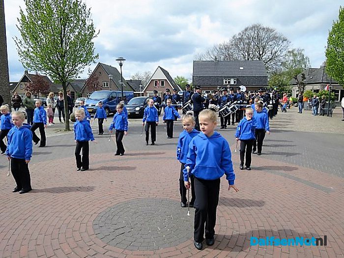 Oranjefeest in Hoonhorst loopt heel voorspoedig - Foto: Wim