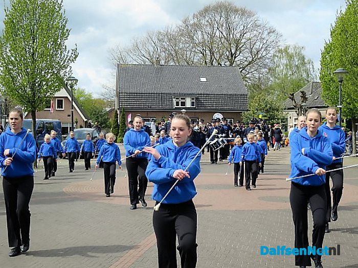 Oranjefeest in Hoonhorst loopt heel voorspoedig - Foto: Wim