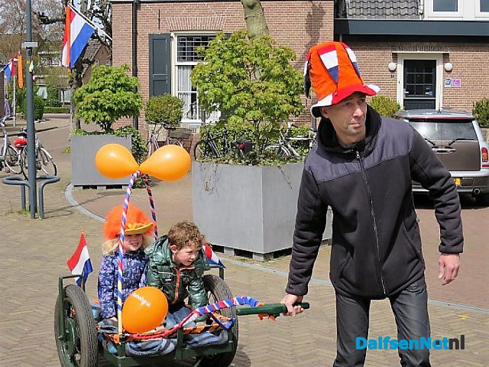 Oranjefeest in Hoonhorst loopt heel voorspoedig - Foto: Wim