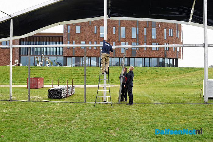 De opbouw van het Oranjefeest Dalfsen begonnen - Foto: Johan Bokma