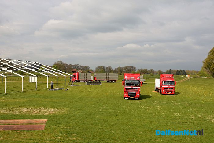 De opbouw van het Oranjefeest Dalfsen begonnen - Foto: Johan Bokma
