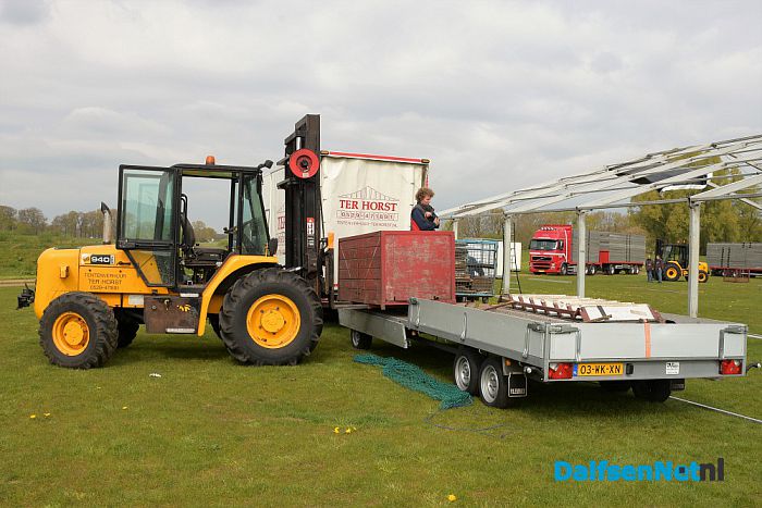 De opbouw van het Oranjefeest Dalfsen begonnen - Foto: Johan Bokma