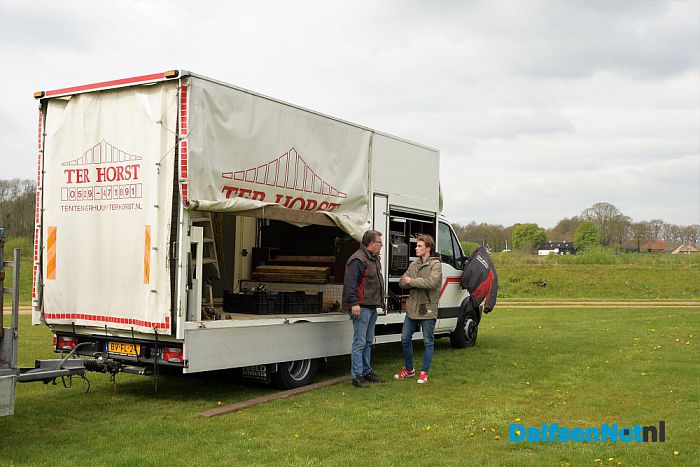 De opbouw van het Oranjefeest Dalfsen begonnen - Foto: Johan Bokma
