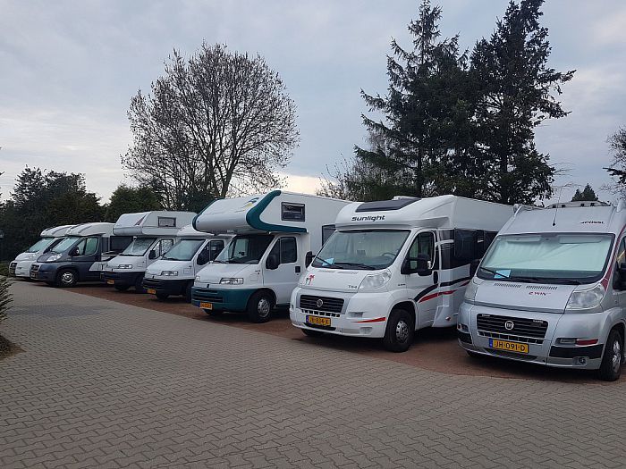 Veel campers in Dalfsen vandaag - Foto: Eigen geleverde foto
