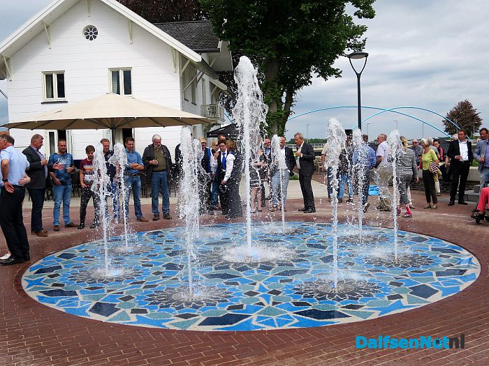 Fontein Waterfront Dalfsen in gebruik gesteld - Foto: Wim