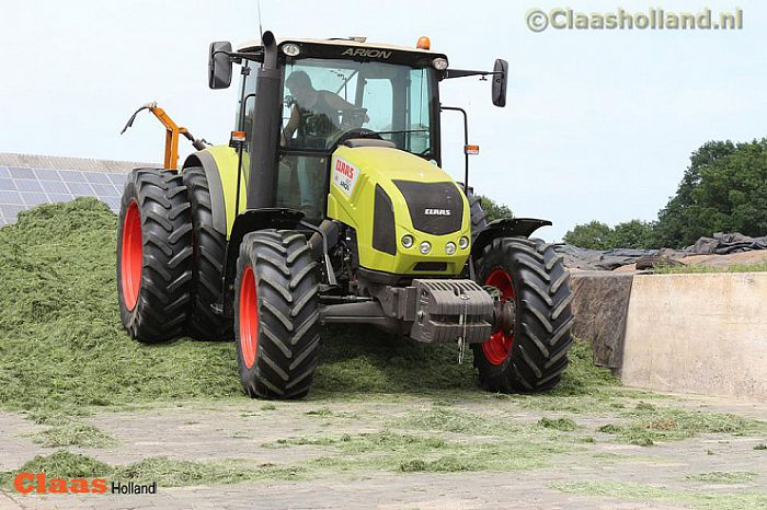 Claas tractoren in het Dalfser gras - Foto: Eigen geleverde foto