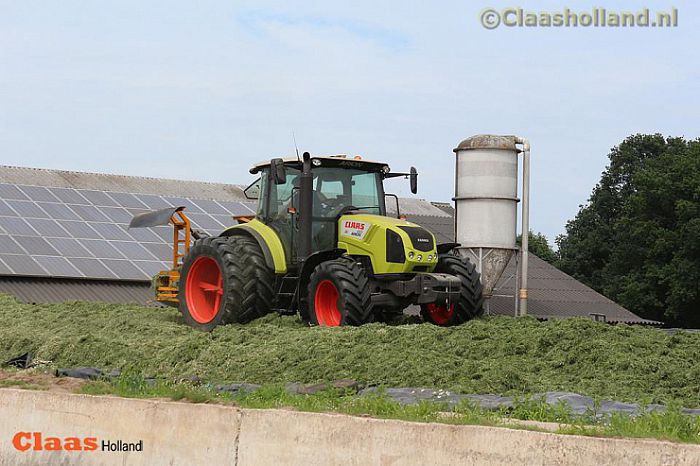 Claas tractoren in het Dalfser gras - Foto: Eigen geleverde foto