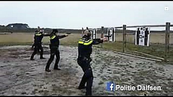 Dalfser Politie in training - Foto: Politie Dalfsen