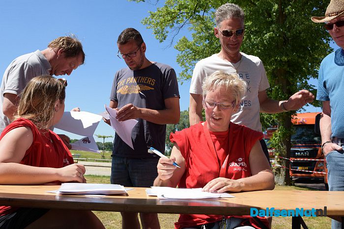 Kats uut de plaat goan! Bij de Bökkers op Damovo    - Foto: Johan Bokma