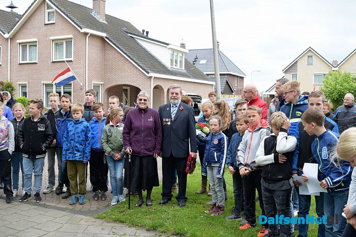 Herdenking bij oorlogsmonument Oudleusen - Foto: Johan Bokma