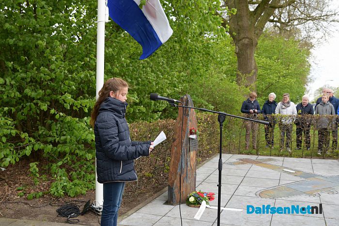 Herdenking bij oorlogsmonument Oudleusen - Foto: Johan Bokma
