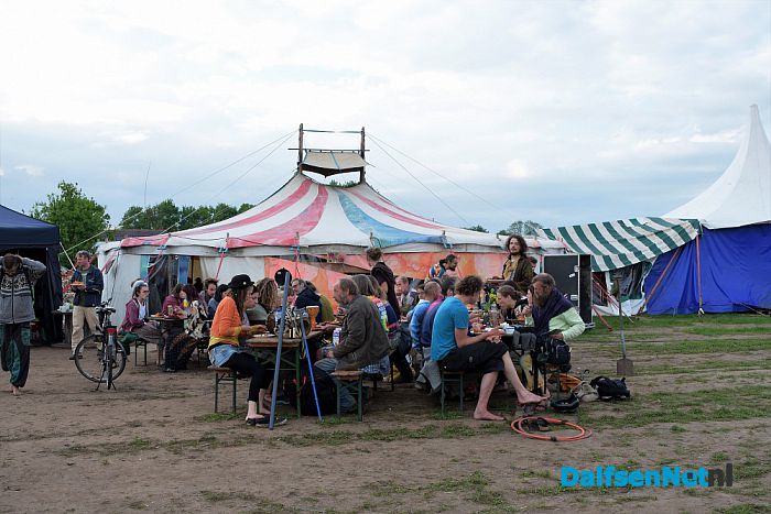Hartvormige neerslag boven The Living Village Festival - Foto: Johan Bokma