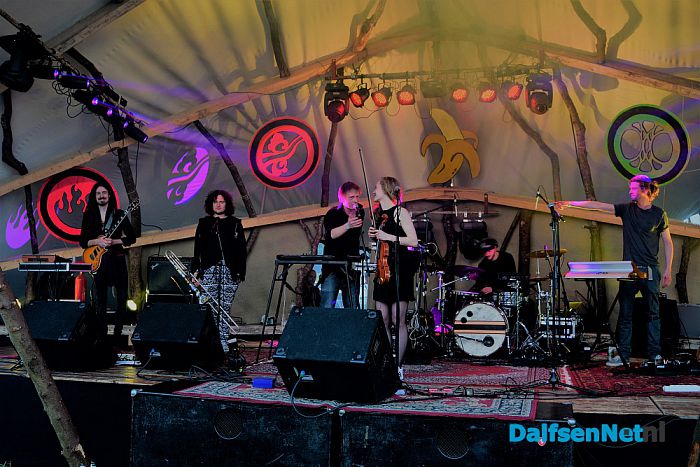 Hartvormige neerslag boven The Living Village Festival - Foto: Johan Bokma