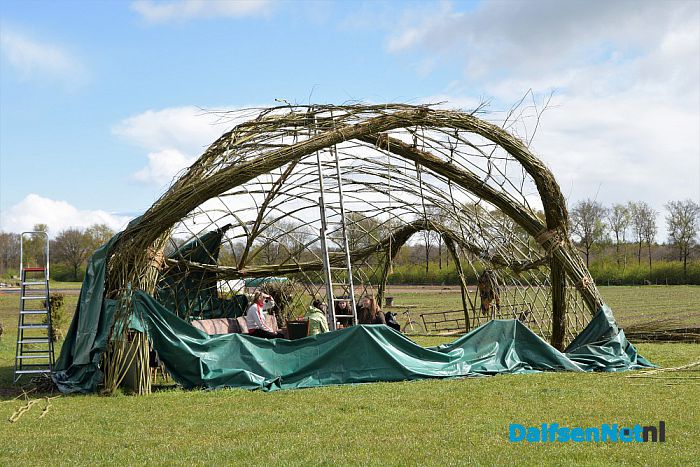 De opbouw van The Living Village Festival in volle gang - Foto: Johan Bokma
