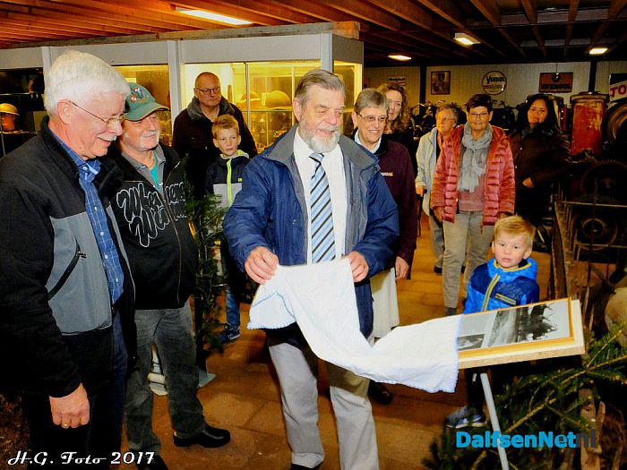 Wandschildering onthuld bij Museum Spijkerman. - Foto: H.G. Foto