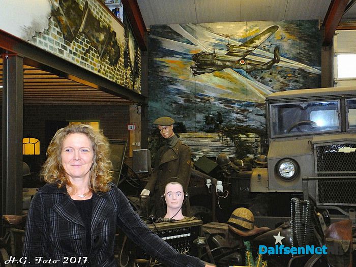 Wandschildering onthuld bij Museum Spijkerman. - Foto: H.G. Foto