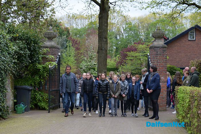 Veel belangstellenden bij herdenking in Dalfsen - Foto: Johan Bokma
