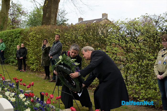 Veel belangstellenden bij herdenking in Dalfsen - Foto: Johan Bokma