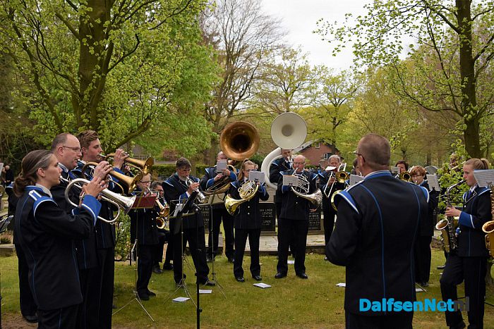 Veel belangstellenden bij herdenking in Dalfsen - Foto: Johan Bokma