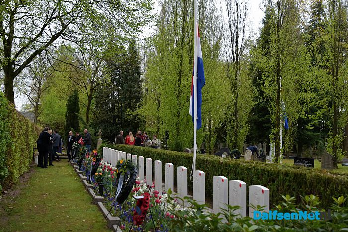 Veel belangstellenden bij herdenking in Dalfsen - Foto: Johan Bokma