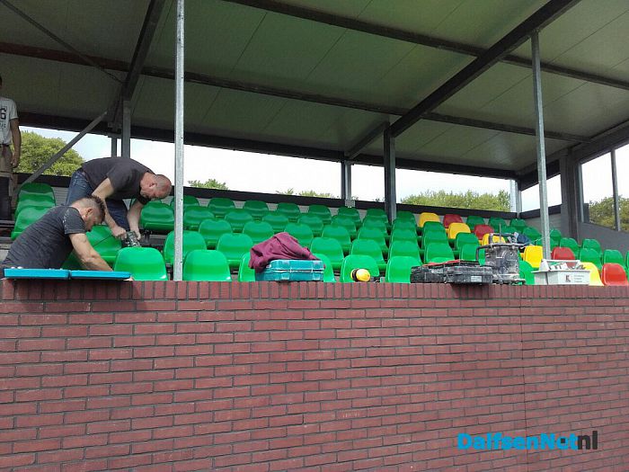 Tribune Dalfsen krijgt vorm: stoeltjes geplaatst