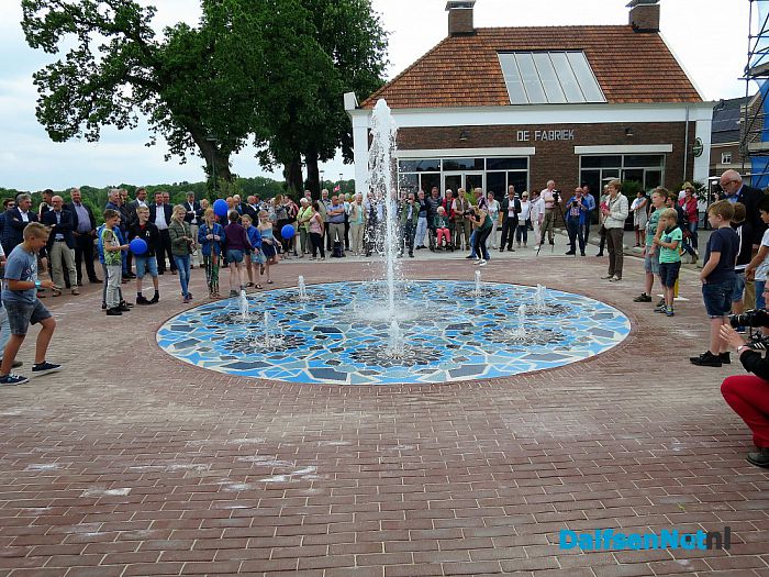 Fontein Waterfront Dalfsen in gebruik gesteld - Foto: Wim