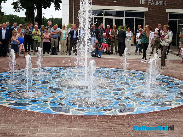 Fontein Waterfront Dalfsen in gebruik gesteld - Foto: Wim