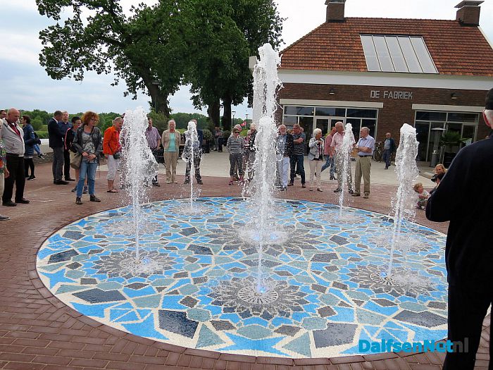 Fontein Waterfront Dalfsen in gebruik gesteld - Foto: Wim