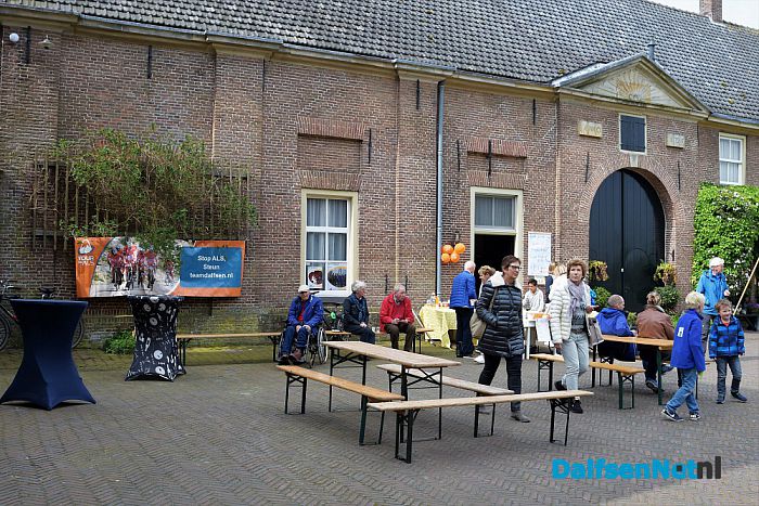 Ruim 4000 euro bijeen gewandeld voor stichting ALS - Foto: Johan Bokma