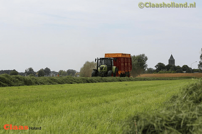Claas tractoren in het Dalfser gras - Foto: Eigen geleverde foto