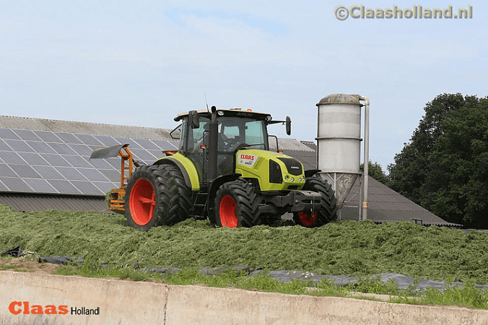 Claas tractoren in het Dalfser gras - Foto: Eigen geleverde foto