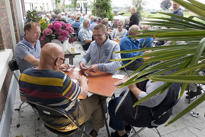 Kaartavond aan de kade - Foto: Geert Bistervels