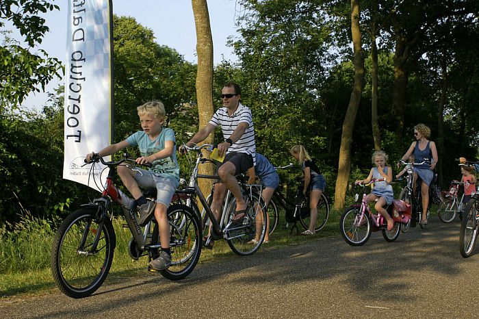 Dag 1: fiets3daagse Dalfsen - Foto: Paul Scholten