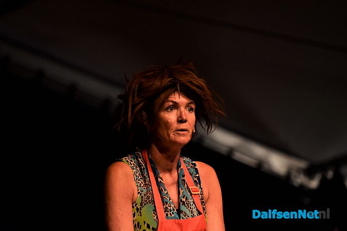 Sproeifeest Hoonhorst gestart met Cabaret - Foto: Johan Bokma
