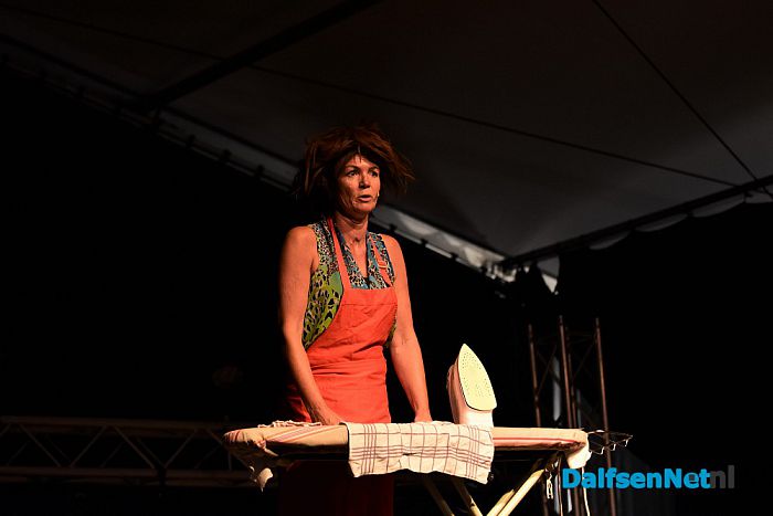Sproeifeest Hoonhorst gestart met Cabaret - Foto: Johan Bokma