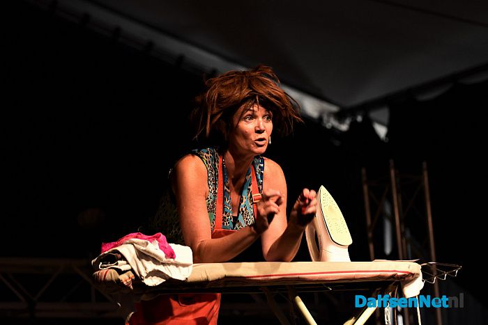 Sproeifeest Hoonhorst gestart met Cabaret - Foto: Johan Bokma